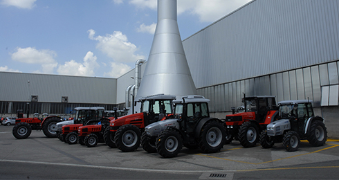SAME DEUTZ-FAHR, Traktory Lamborghini před továrnou