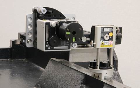 XK10 Vyrovnávací laserový systém na loži stroje